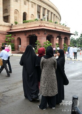 インド イスラム教の 即時離婚 を禁止 議会が法案可決 写真5枚 ファッション ニュースならmode Press Powered By Afpbb News