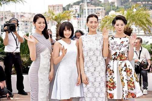 【写真特集】『海街diary』上映、綾瀬さんらレッドカーペットに カンヌ 【写真特集】『海街diary』上映、綾瀬さんらレッドカーペットに カンヌ
