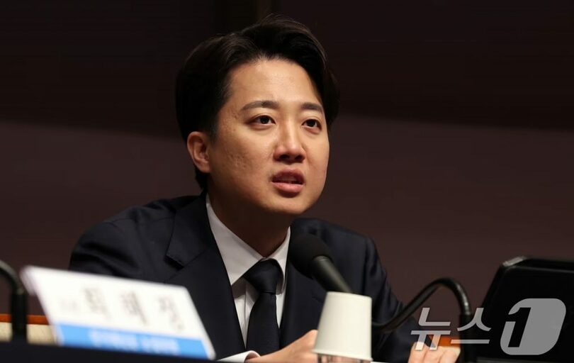 韓国・改革新党の大統領候補イ・ジュンソク（李俊錫）氏(c)news1