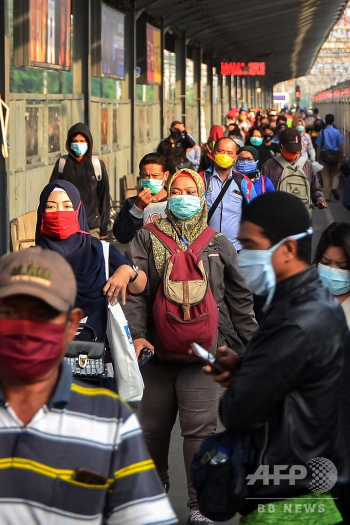 新型コロナ、症状発現直前に感染力ピークか 研究