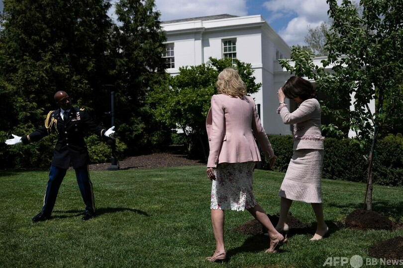 岸田裕子首相夫人がホワイトハウス訪問 桜を植樹