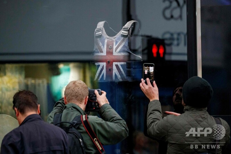 バンクシー展、空き店舗に突如出現 英ロンドン