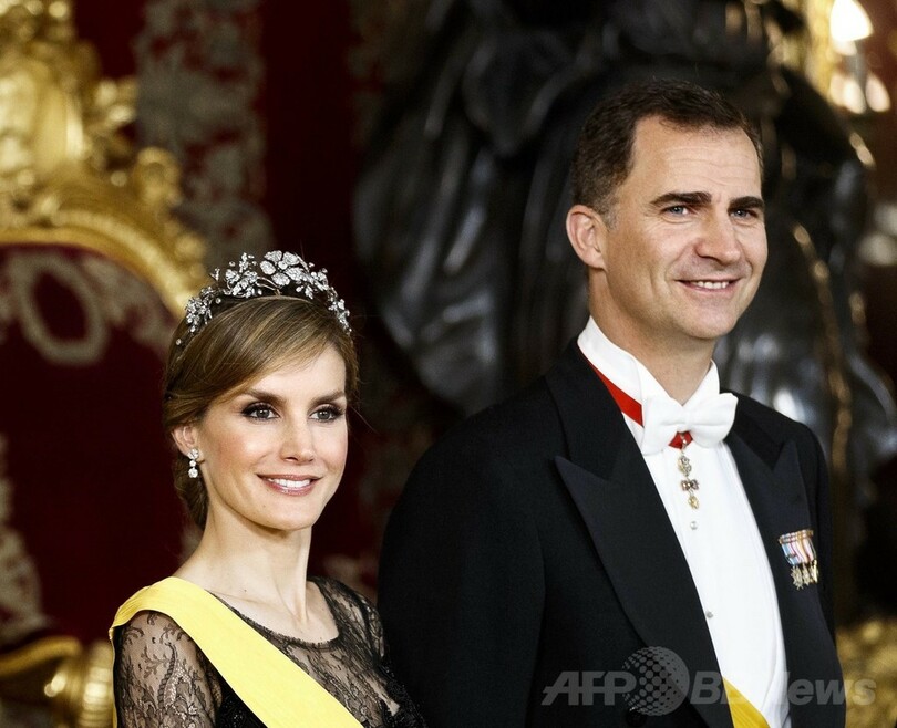 スペイン下院、国王退位を承認