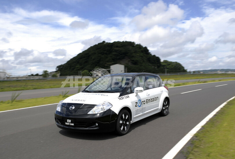 日産自動車、EV実験車両を公開