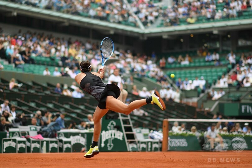 ムグルサが全仏4強、シャラポワは過去6年のGSで最悪の敗戦