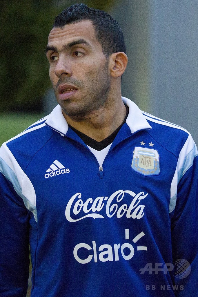 マルティーノ監督、「テベスはチャンスを待つ必要がある」