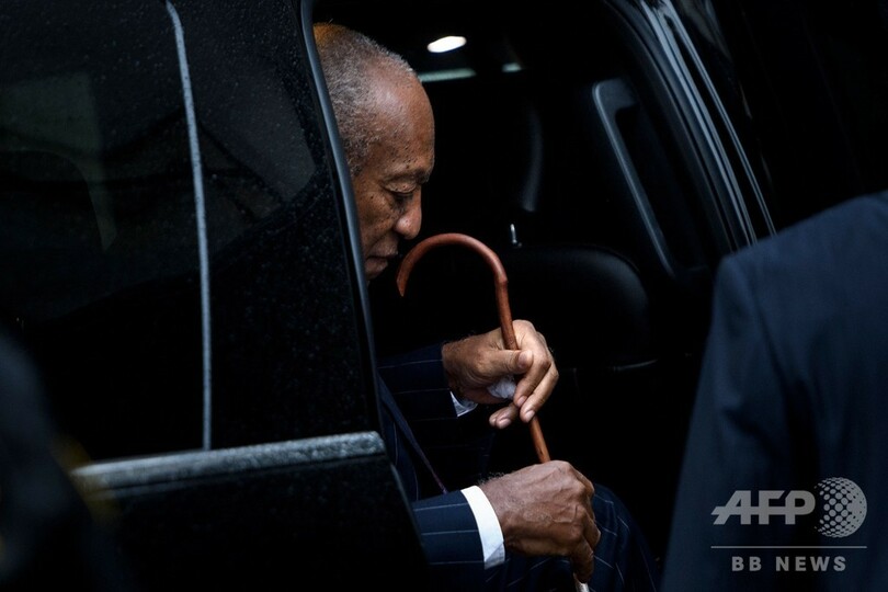 B・コスビー被告に3年以上10年以下の禁錮刑、手錠姿で退廷