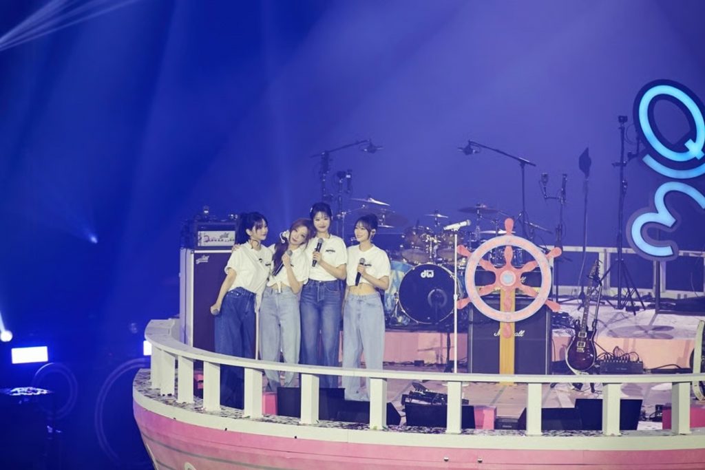 QWER、初のワールドツアー開幕 写真枚 国際ニュース：AFPBB News