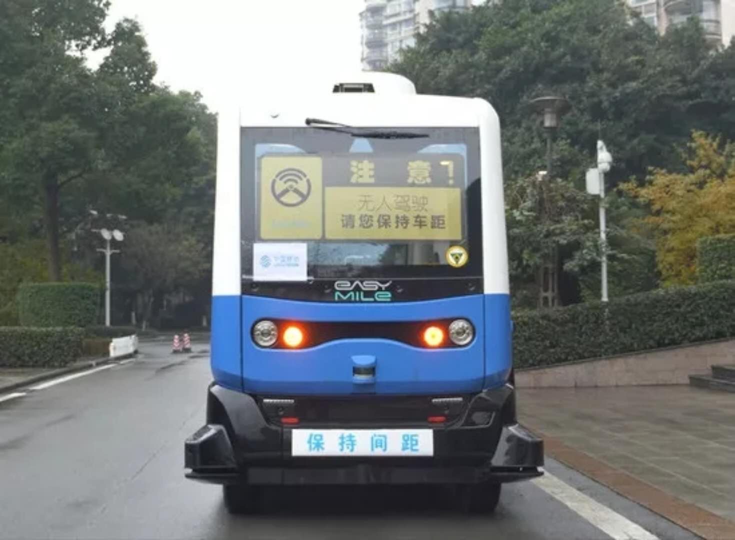 5G自動運転バスのテスト走行 重慶市 5G自動運転バスのテスト走行 重慶市