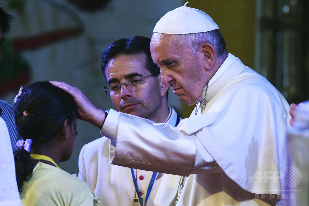 ローマ法王のロヒンギャ言及、ミャンマーの一部ネットユーザーが怒り ローマ法王のロヒンギャ言及、ミャンマーの一部ネットユーザーが怒り