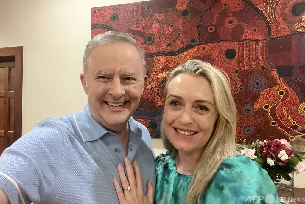 オーストラリア首相、SNSで婚約発表 写真1枚 国際ニュース:AFPBB News