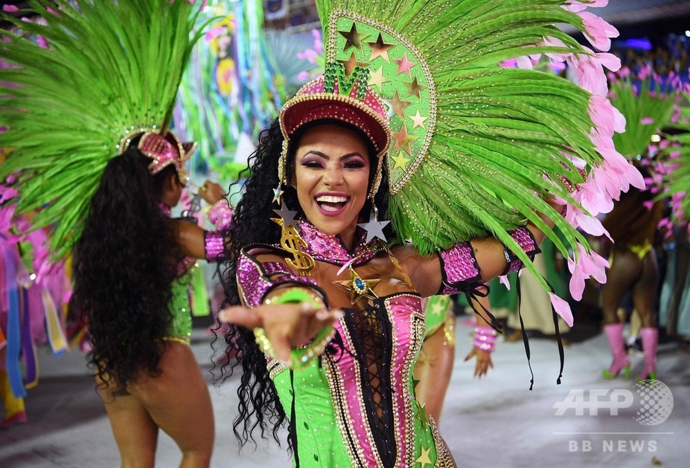 リオのカーニバル、恒例のサンバパレード始まる ブラジル 写真80枚 国際ニュース：afpbb News