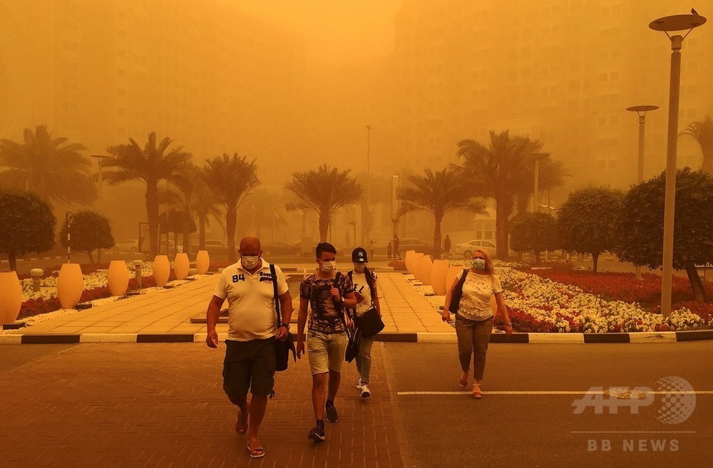 全てを覆う黄色い砂 Uaeなど湾岸諸国で砂嵐 写真4枚 国際ニュース Afpbb News