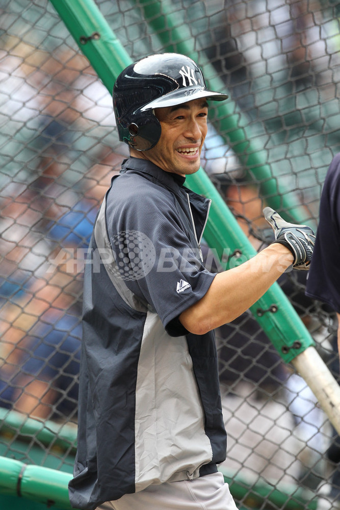 USAにて購入! イチローさん、NYヤンキース移籍時の初打席での写真、プレート付 USAにて購入! イチローさん、NYヤンキース移籍時の初打席での写真、