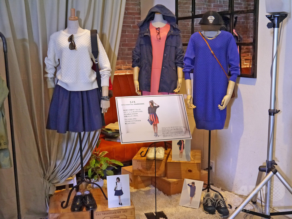 「アフタヌーンティー・リビング」小泉里子らとコラボコレクション
