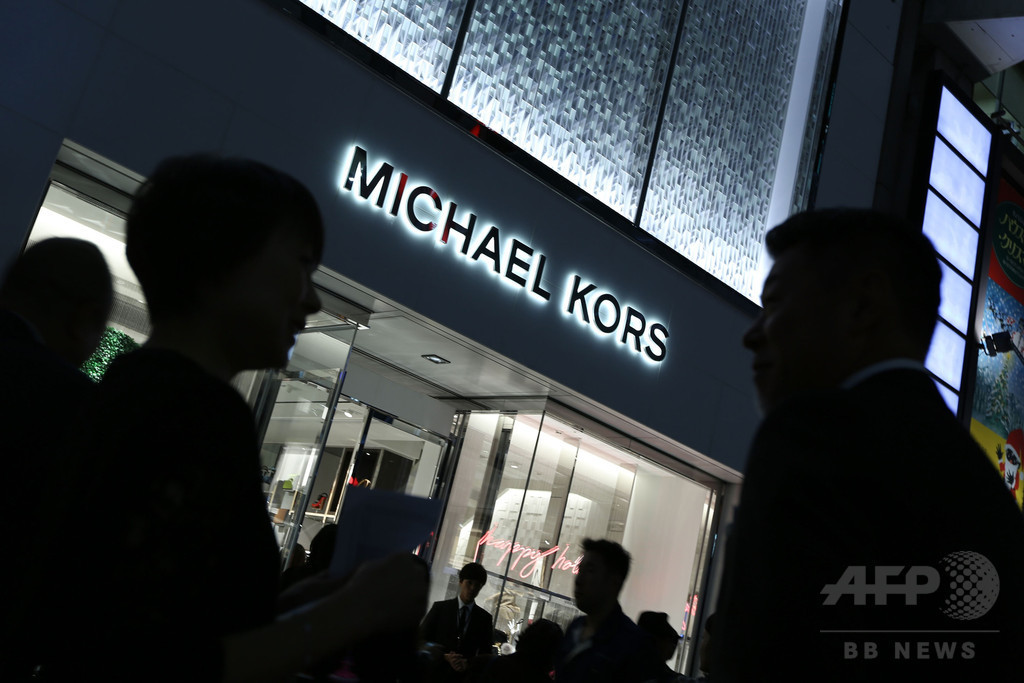 「マイケル・コース」銀座店、ダコダ・ジョンソンや米倉涼子らがお祝い