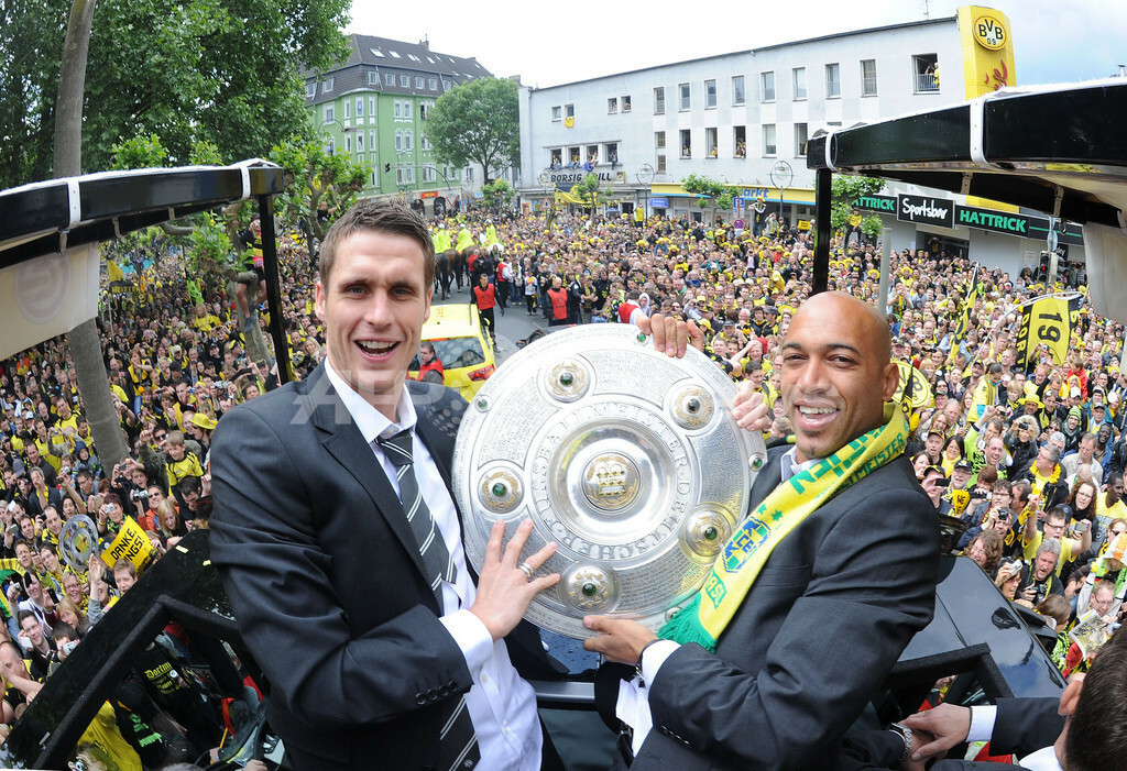 ブンデスリーガ制覇のドルトムント、市内で優勝パレード 写真13