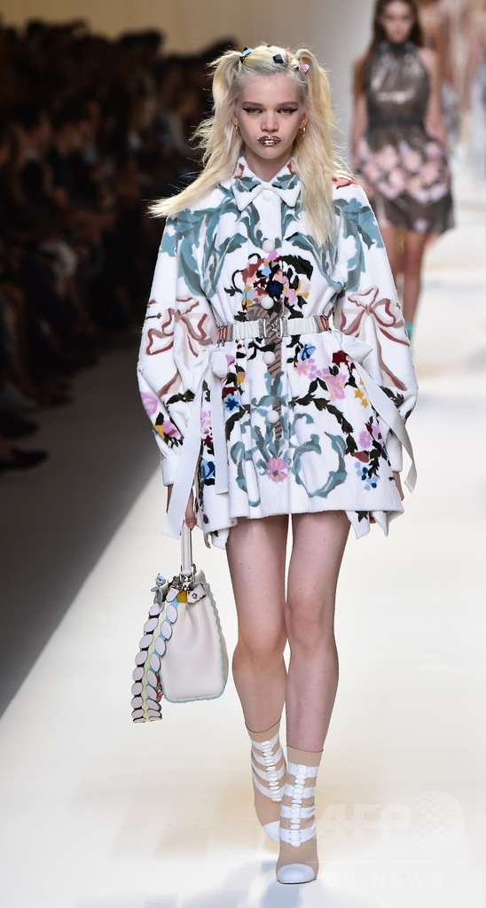 「フェンディ」17年春夏