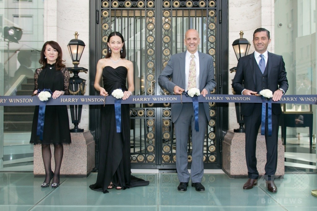 ハリー ウィンストン 銀座本店リニューアル 木村佳乃が29億円相当のジュエリーと共に登場 写真1枚 マリ クレール スタイル Marie Claire Style
