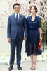 韓国・ソウル（Seoul）の新羅ホテル（Shilla Seoul）で行われた俳優のオ・ジホ（Oh Ji-ho）の結婚式に出席した、俳優のキム・スンウ（Kim Seung-Woo）とキム・ナムジュ（Kim Nam-Ju）夫妻（2014年4月12日撮影）。(c)STARNEWS

