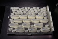 米ニューヨークにあるティファニーの工房に展示された3D印刷でつくられた型（2022年10月11日撮影）。(c)Ed JONES / AFP