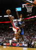 12-13NBAは2日、各地で試合が行われ、マイアミ・ヒート（Miami Heat）はオーバータイムの末にダラス・マーベリックス（Dallas Mavericks）を119-109で下した。

ダラス・マーベリックスのダレン・ コリソン（Darren Collison、右）をかわしレイアップシュートを狙うマイアミ・ヒートのレイ・アレン（Ray Allen、2013年1月2日撮影）。(c)AFP/Getty Images/Mike Ehrmann
