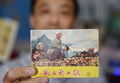 呉さんの「小人書」コレクション（2017年8月22日撮影）。(c)CNS/馬豊成