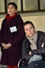 都内の駐日フランス大使公邸で、仏風刺週刊紙シャルリー・エブド（Charlie Hebdo）本社襲撃事件の追悼集会に集まった在日フランス人たち（2015年1月8日撮影）。(c)AFP/Yoshikazu TSUNO