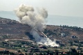 イスラエル側からの攻撃を受けて立ち上る煙。イスラエルとの国境近くにあるレバノン南部の村で（2024年6月26日撮影）。(c)Rabih DAHER / AFP
