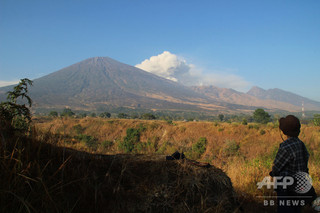インドネシア地震、活火山で登山客560人立ち往生 地滑りや落石 インドネシア地震、活火山で登山客560人立ち往生 地滑りや落石