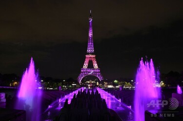 ピンク色に染まるエッフェル塔、乳がん啓発月間で 仏 写真6枚 国際