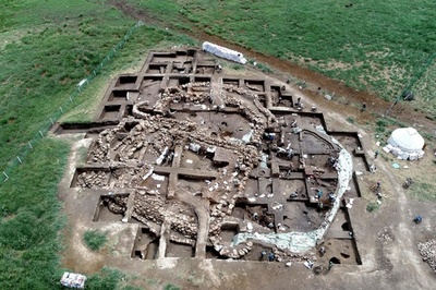 新疆・ハミ 青銅器時代の集落遺跡初めて発見