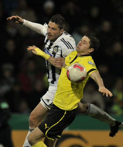 王者ドルトムントがアーレン下し3回戦進出、ドイツカップ