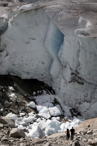 氷河融解の祈りが成就?カトリック教区が伝統の祈りを変更へ スイス