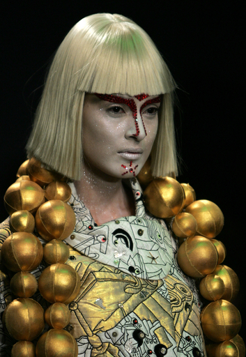 ＜07/08年秋冬インド・ファッション・ウィーク＞マニッシュ・アローラ、新作を発表 - インド