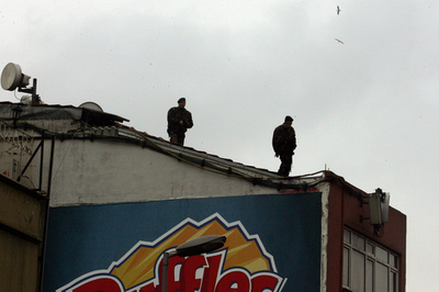 英国領事館を狙った自爆テロ事件の公判、48人に有罪判決 - トルコ