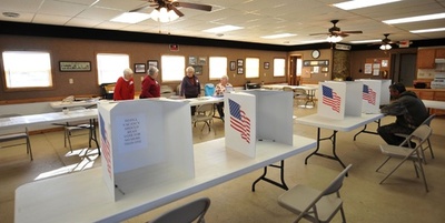 米中間選挙、共和党が上院で過半数獲得 米メディア