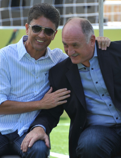 ブラジル代表が新ユニフォームを発表、ネイマールがお披露目