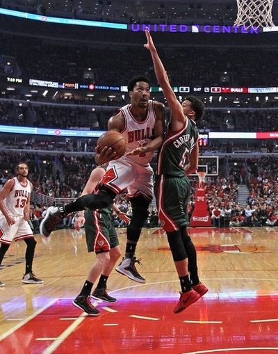 バックスが2連勝、再びプレーオフ敗退の危機を免れる