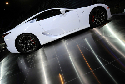 レクサスLFAテスト走行中のドライバーが事故死、ドイツ