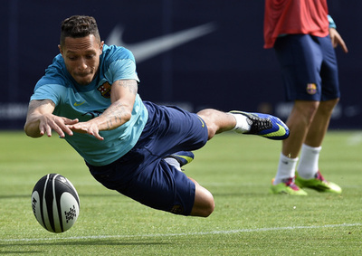 FCバルセロナのアドリアーノ、不整脈で最大6週間の戦線離脱