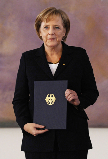 独メルケル政権、2期目が発足 課題は経済成長