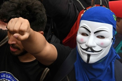 若者の政治家や宗教家への信用、世界的に大きく低下 調査