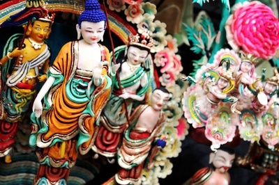 材料はバター 青海・塔爾寺でチベット仏教の彫刻「酥油花展」