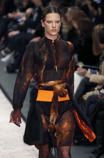 ＜14/15年秋冬パリコレクション＞ジバンシィ