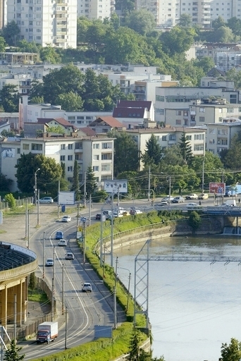 ルーマニアの肥満児、「食事制限」させるため両親の親権をはく奪