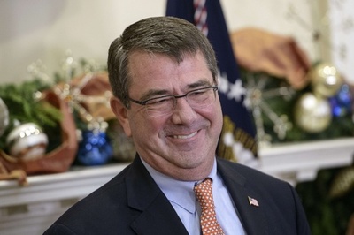 米次期国防長官にカーター氏を指名、ヘーゲル氏は会見に現れず