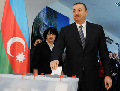 アゼルバイジャン国民投票、改憲賛成多数 終身大統領制へ