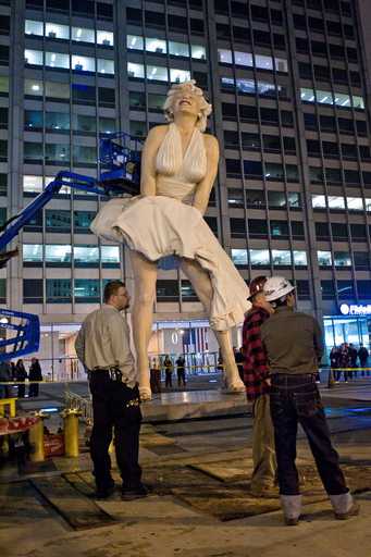 シカゴの巨大マリリン・モンロー、カリフォルニアへお引っ越し