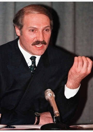 べラルーシ大統領、｢オバマ氏はわたしと同じく美男｣